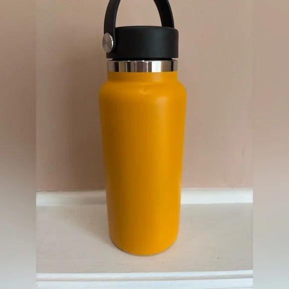 Hydro Flask 32 oz. Wide Mouth Bottle with Flex Cap Starfish Yellow Color - Picture 2 of 5